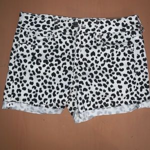 American Eagle Women’s white cheetah print shorts